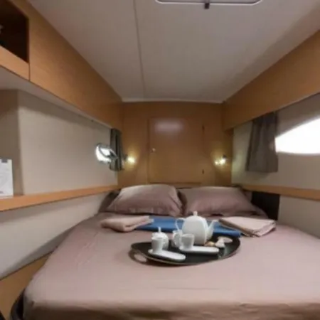 Catamaran بوتيل *