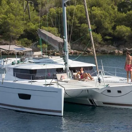 Catamaran بوتيل