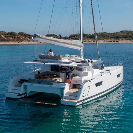 Catamaran Ботель